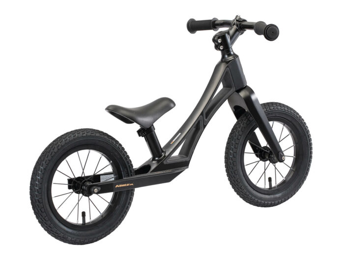RU 12 BX BLAC schuin achter