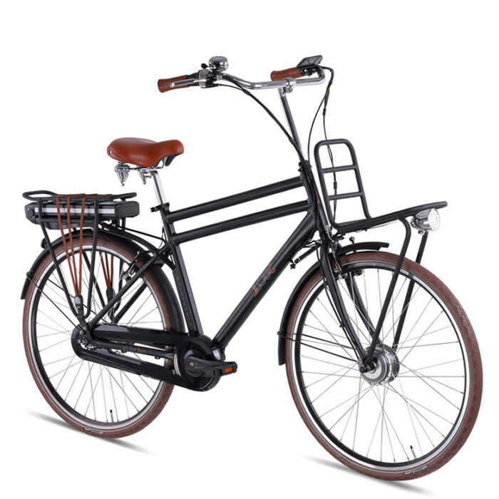 Roosendaal3 heren schuin voor