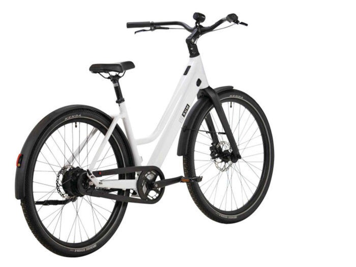 8015236313345 Stealth M schuin achter wit