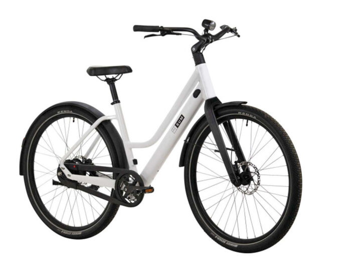 8015236313345 Stealth M schuin voor wit