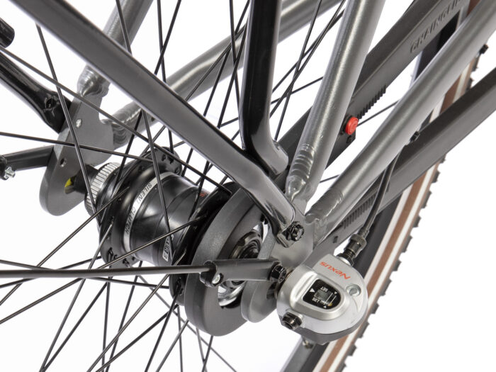 8721082621359 Amant Nexus 3 grijs naaf