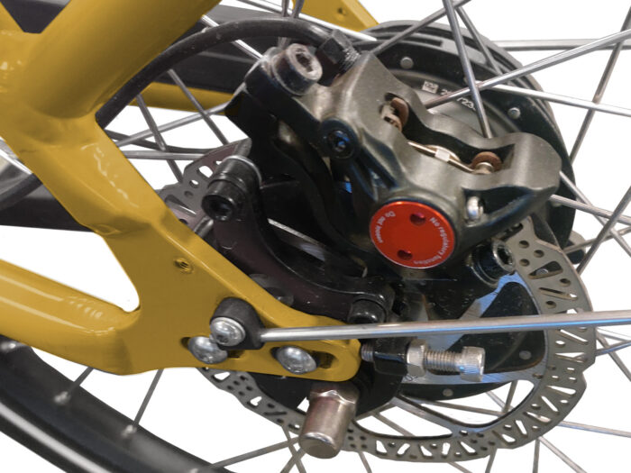 Compact achterrem oker