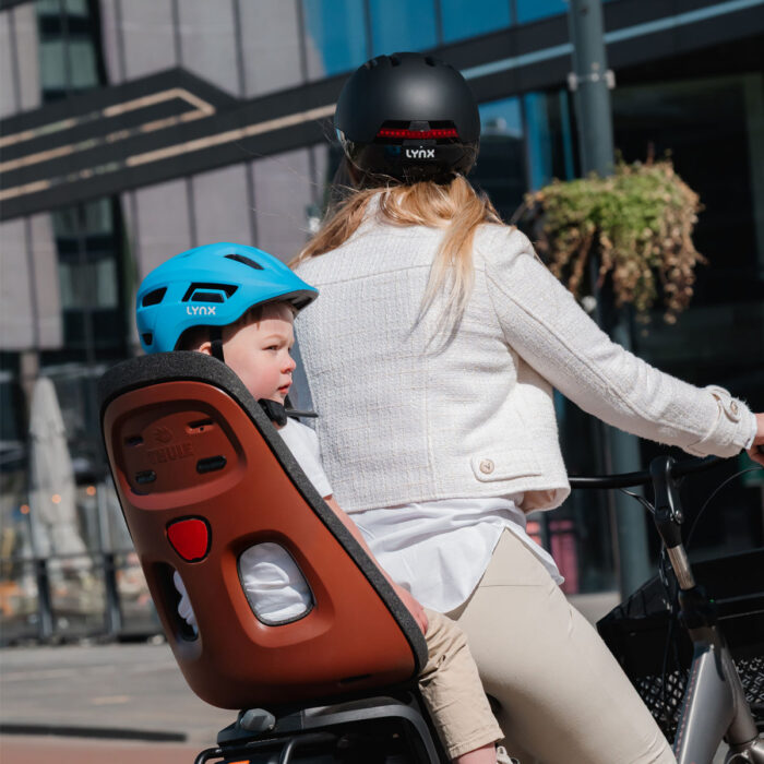 pink blue helm 3de sfeerfoto